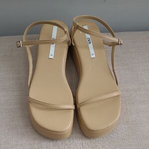 Zara Size 39  Women's Tan Sandals, excellent condition, almost new.